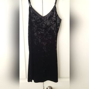 XS black velvet strap dress